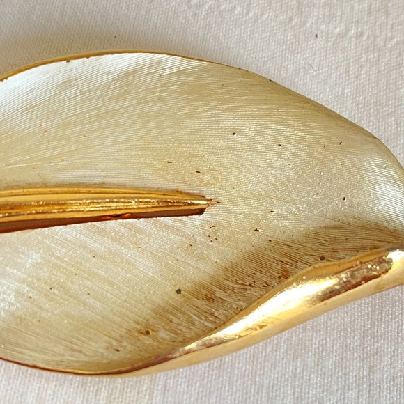 Pastelli Brushed Gold Tone Leaf Brooch - Picture 2 of 6